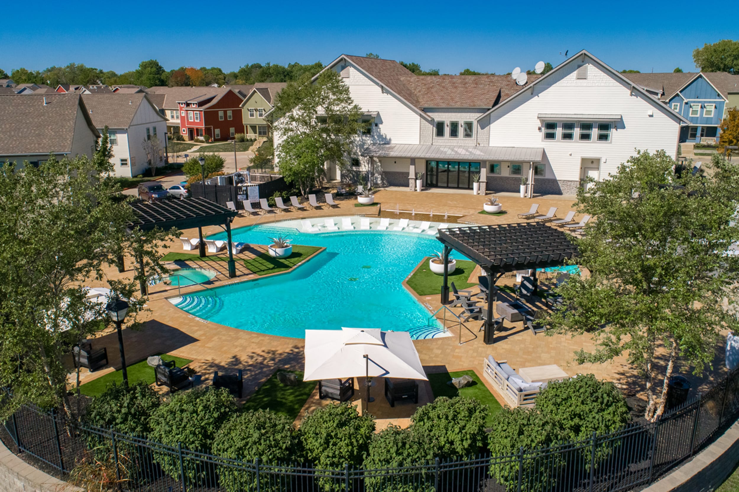 the-collective-at-columbia-apartments-near-the-university-of-missouri-aerial-community-view-pool