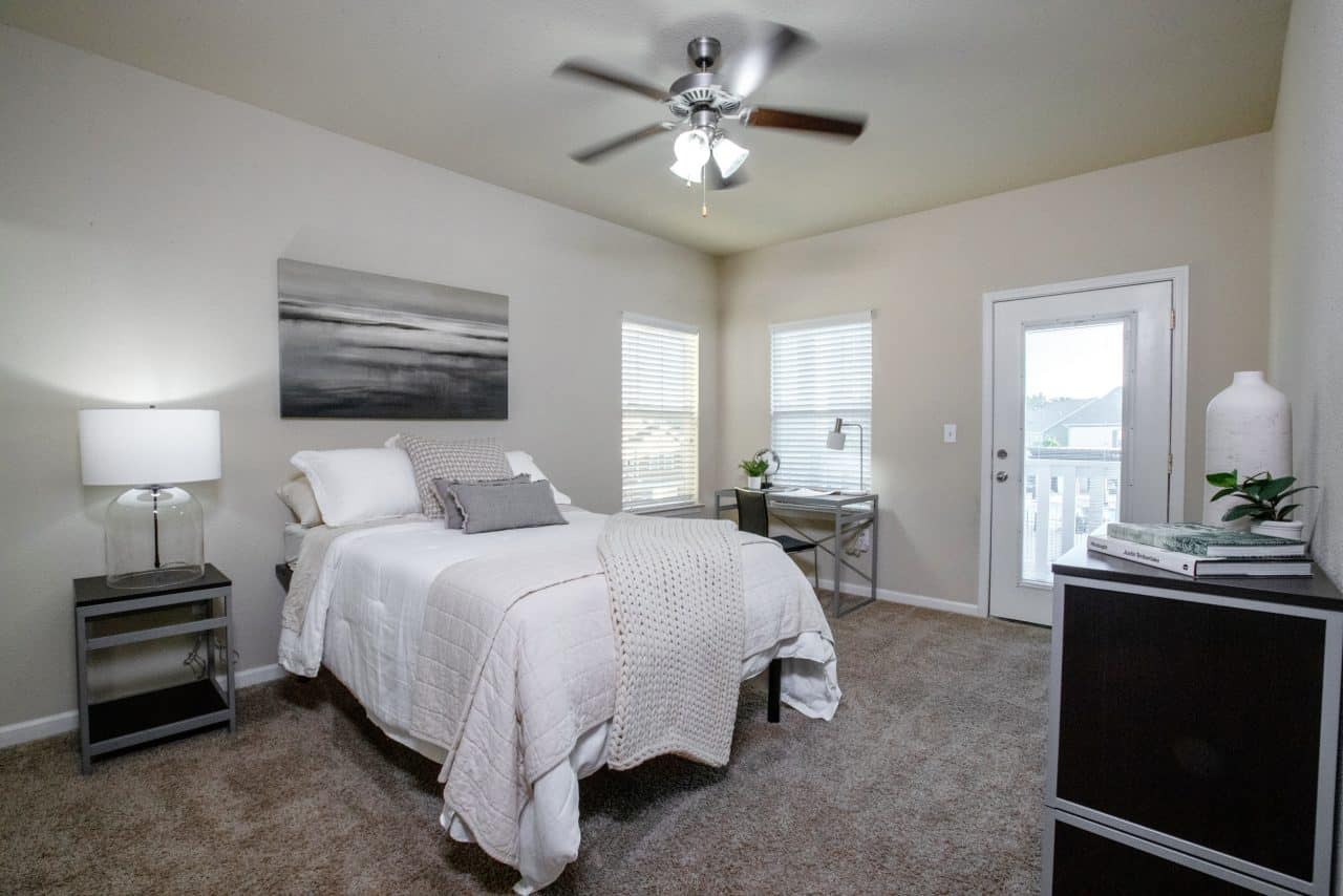 the-collective-at-columbia-apartments-near-the-university-of-missouri-bedroom
