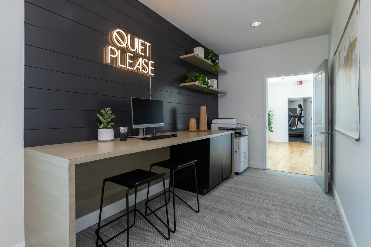 the-collective-at-columbia-apartments-near-the-university-of-missouri-clubhouse-study-lounge-computer