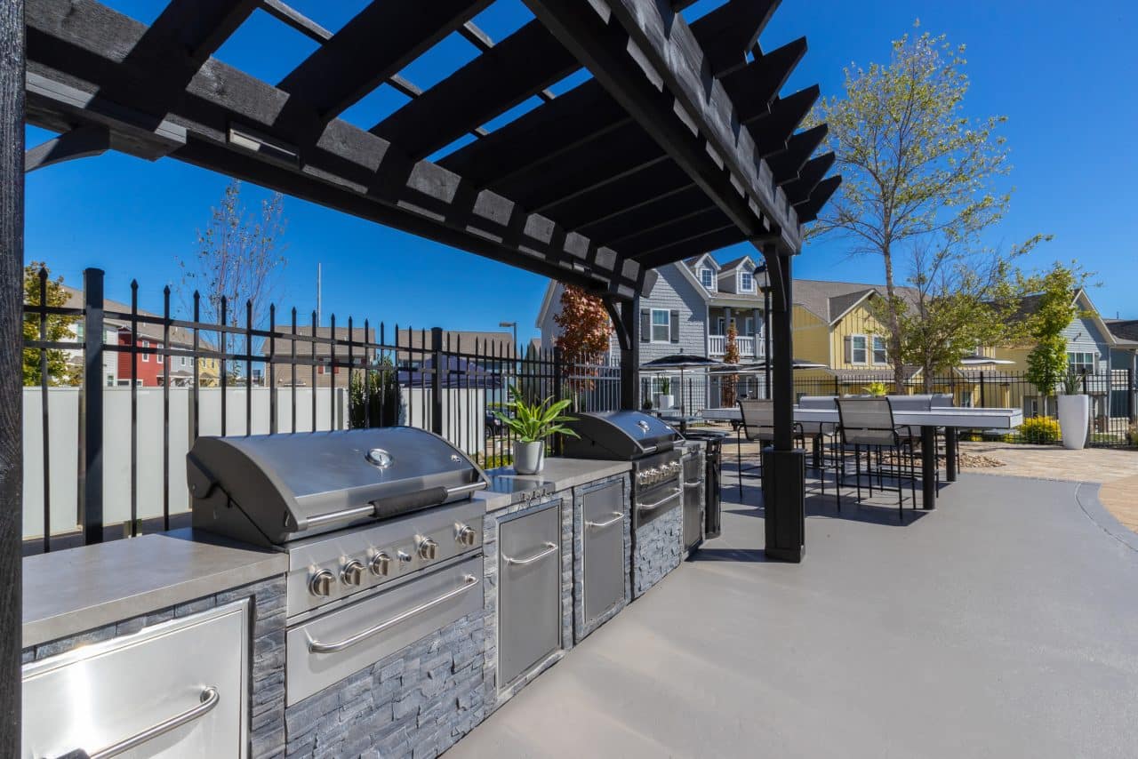 the-collective-at-columbia-apartments-near-the-university-of-missouri-grilling-station-outdoor