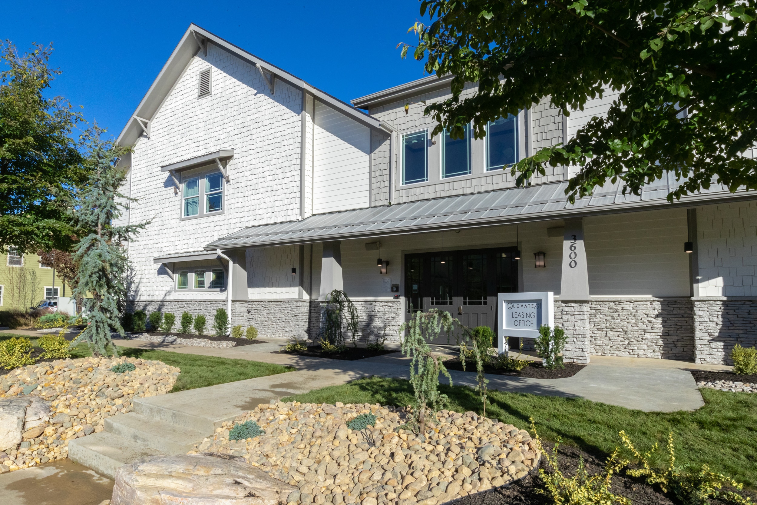 the-collective-at-columbia-apartments-near-the-university-of-missouri-office-exterior