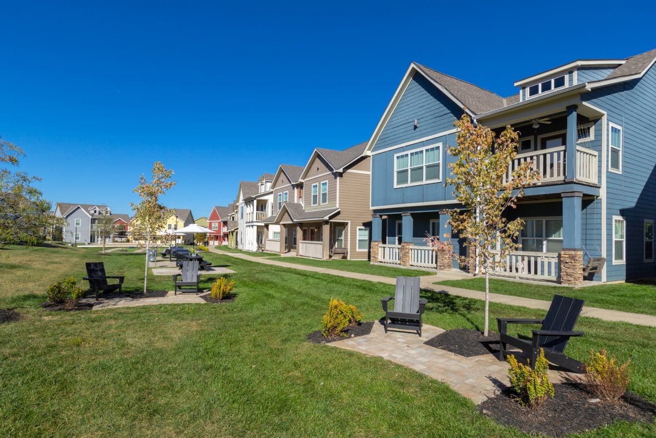 the-collective-at-columbia-apartments-near-the-university-of-missouri-outdoor-courtyard