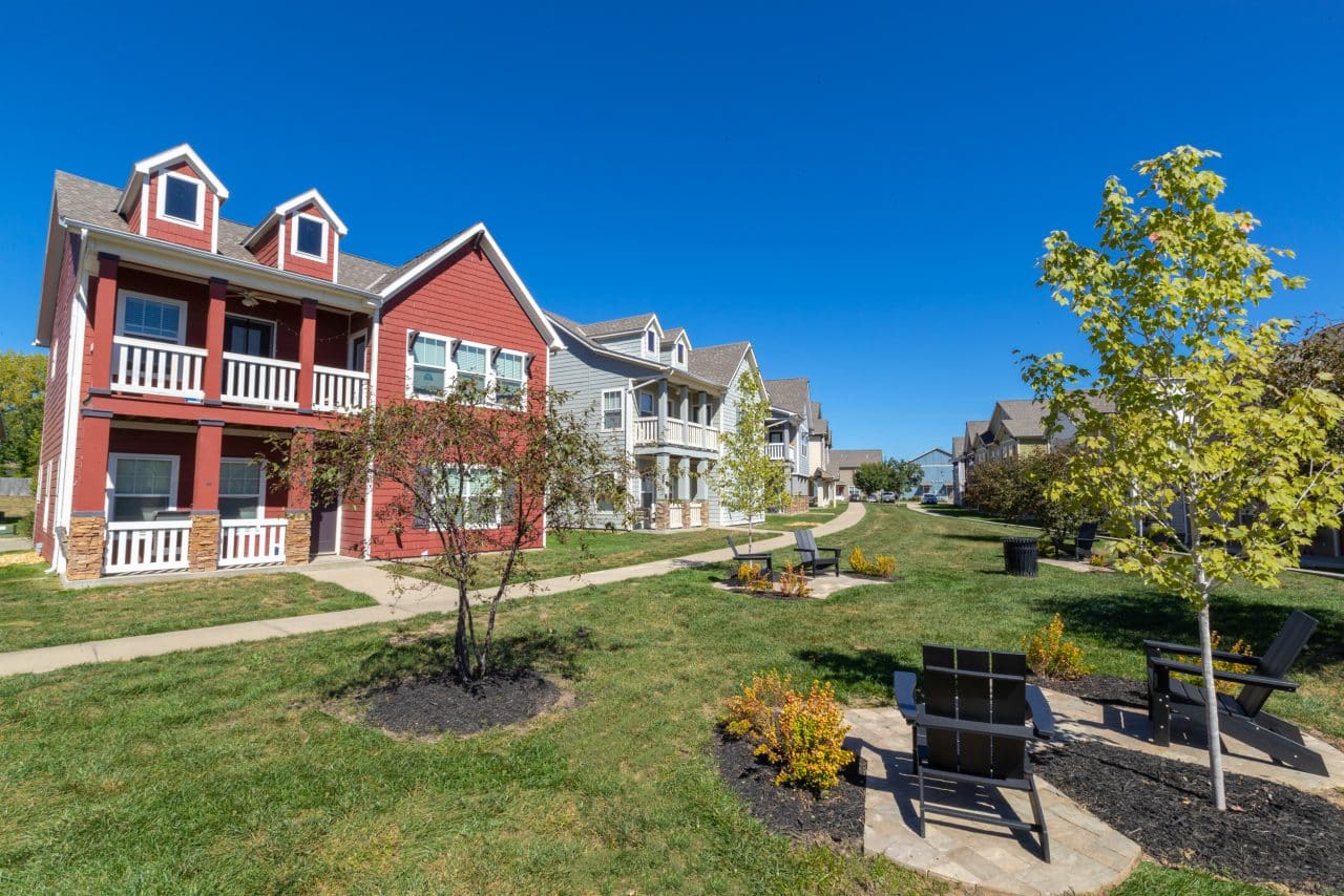 the-collective-at-columbia-apartments-near-the-university-of-missouri-outdoor-space-courtyard