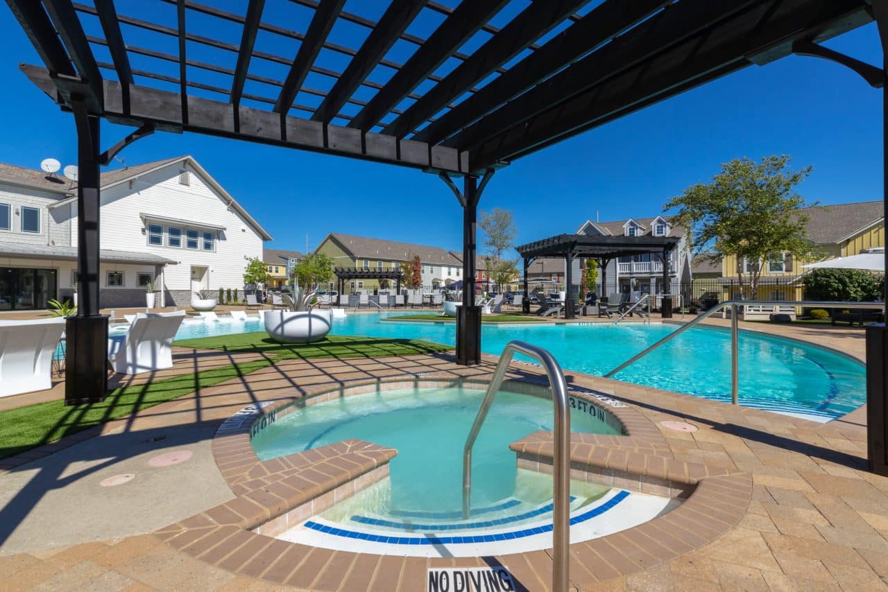 the-collective-at-columbia-apartments-near-the-university-of-missouri-pool-and-spa